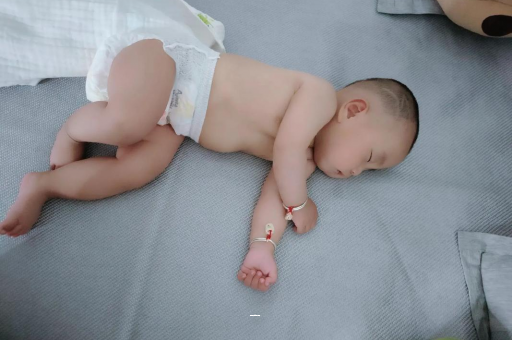 延安宝宝脚心出汗怎么回事